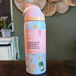 Owala UO Exclusive FreeSip 32 oz Water Bottle in Picnic Prep! New!